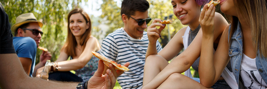 lifestyle image - friends enjoying takeaway pizza